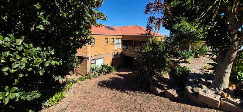 To Let 3 Bedroom Property for Rent in Outeniqua Strand Western Cape